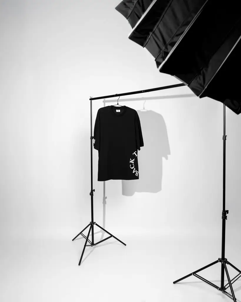 T-Shirt Black Shadow ⚪️ — Anteprima 5