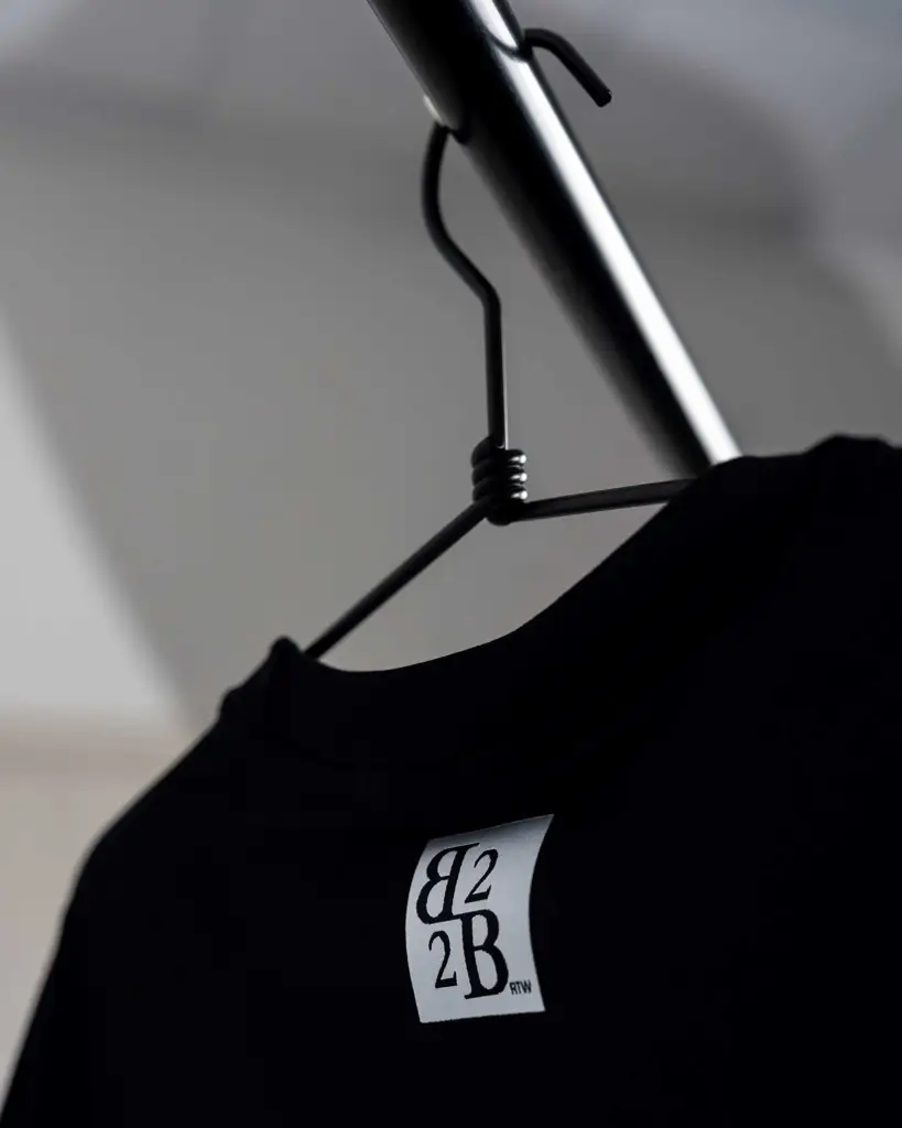T-Shirt Black Shadow ⬜️ — Anteprima 2